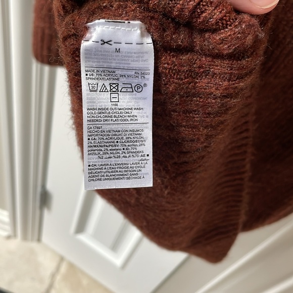 Old navy women’s turtleneck sweater, rust color, size medium. - Picture 3 of 4